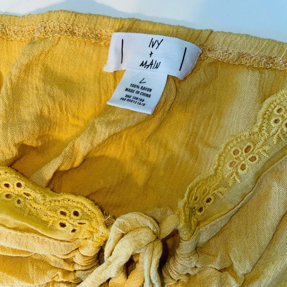 Ivy + Main keyhole Smocked Women’s Top - Picture 5 of 5